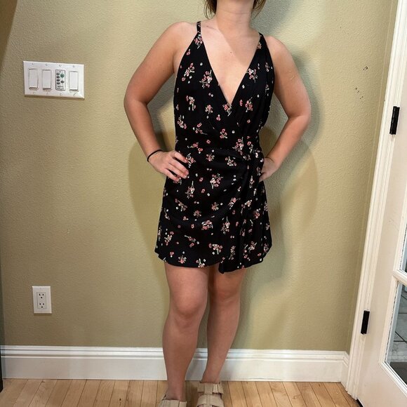 FREE PEOPLE Wrap Front Short Shorts Floral Romper Onesie - Size 2 - Picture 2 of 10
